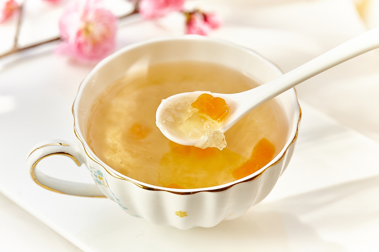 鮮燉燕窩oem廠家：燕窩的有效做法：燕窩怎么燉最有營(yíng)養(yǎng)？